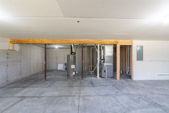 4026 Glover Avenue, Des Moines, IA 50315