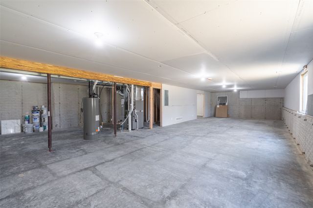 4026 Glover Avenue, Des Moines, IA 50315