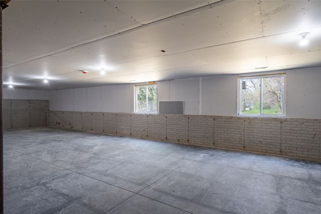 4026 Glover Avenue, Des Moines, IA 50315
