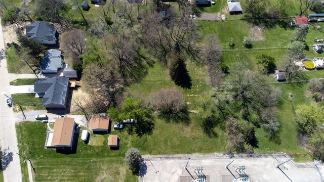 4026 Glover Avenue, Des Moines, IA 50315