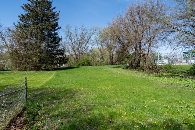 4026 Glover Avenue, Des Moines, IA 50315