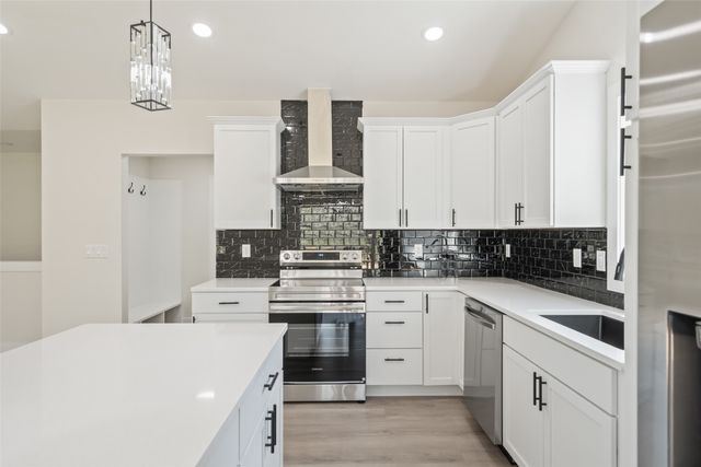 4026 Glover Avenue, Des Moines, IA 50315