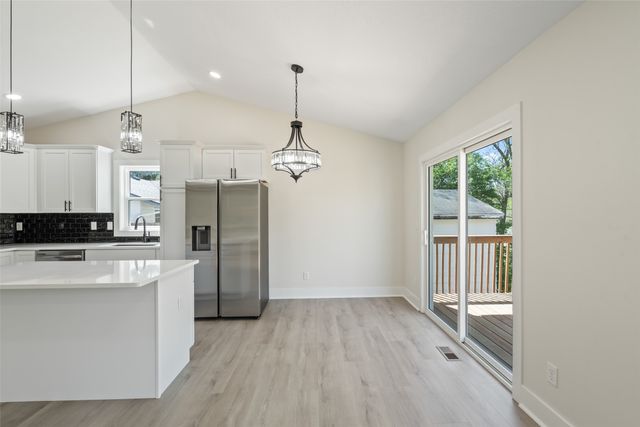 4026 Glover Avenue, Des Moines, IA 50315
