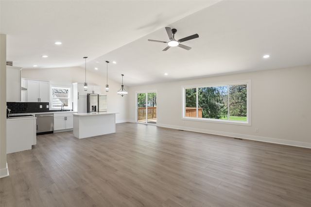 4026 Glover Avenue, Des Moines, IA 50315