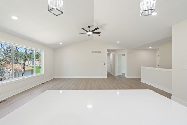 4026 Glover Avenue, Des Moines, IA 50315