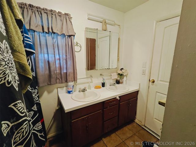 5512 N Hartford Place, Tulsa, OK 74126