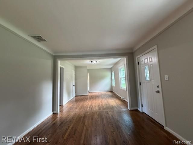 16045 Oporto Street, Livonia, MI 48154