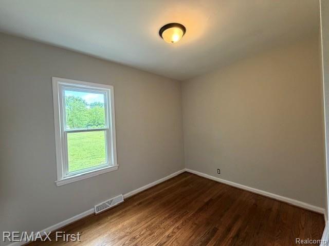 16045 Oporto Street, Livonia, MI 48154