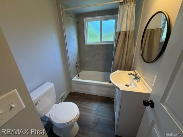 16045 Oporto Street, Livonia, MI 48154