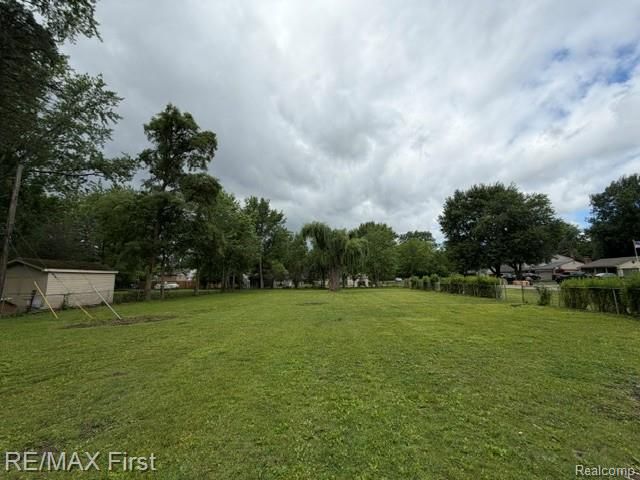 16045 Oporto Street, Livonia, MI 48154