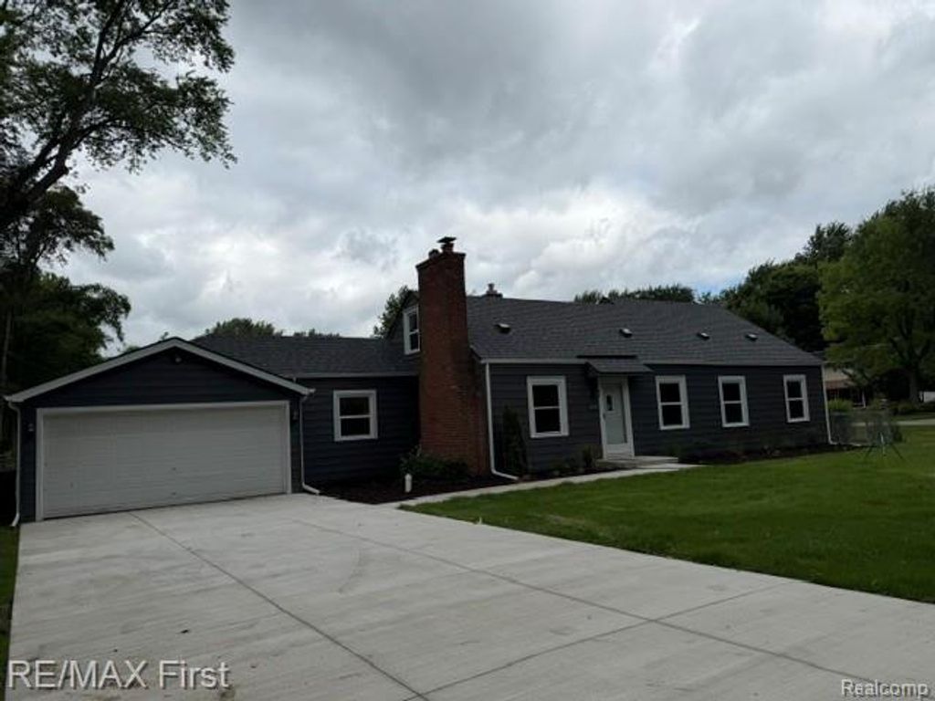 16045 Oporto Street, Livonia, MI 48154