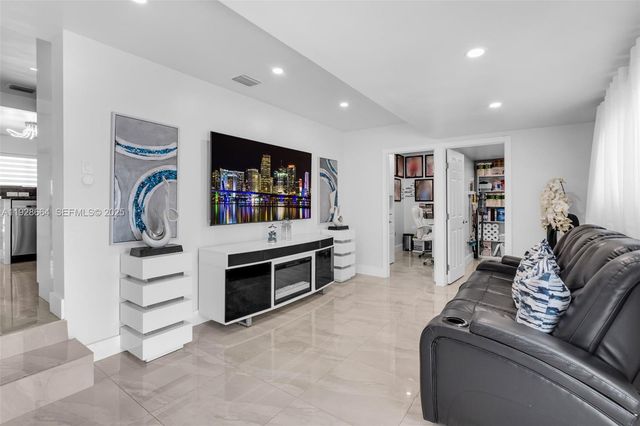 3130 NW 102nd St, Miami, FL 33147