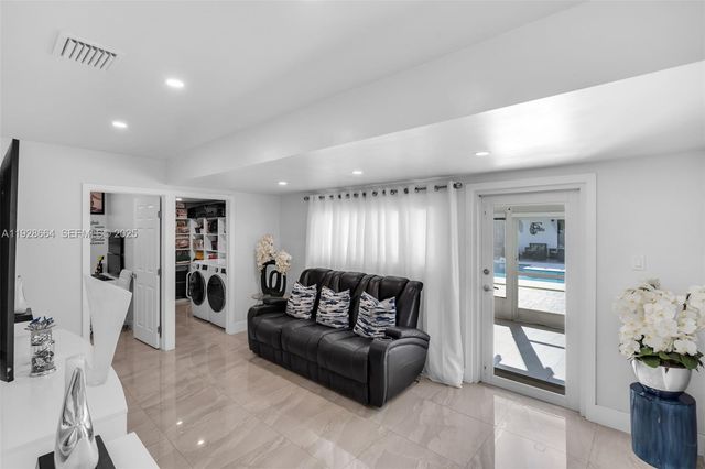 3130 NW 102nd St, Miami, FL 33147