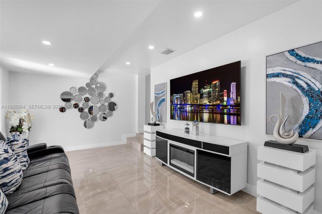 3130 NW 102nd St, Miami, FL 33147