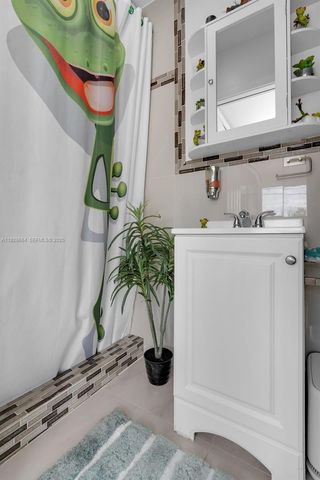 3130 NW 102nd St, Miami, FL 33147