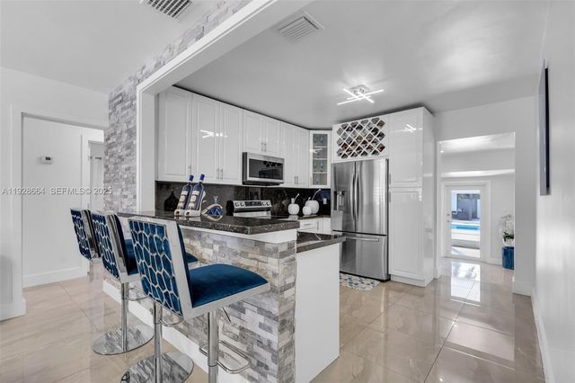 3130 NW 102nd St, Miami, FL 33147