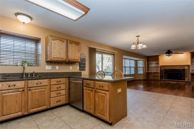 2703 Cabin Creek Court, Edwardsville, IL 62025