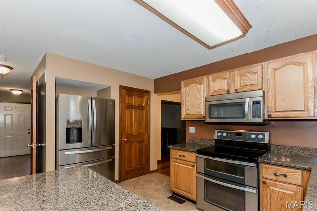 2703 Cabin Creek Court, Edwardsville, IL 62025