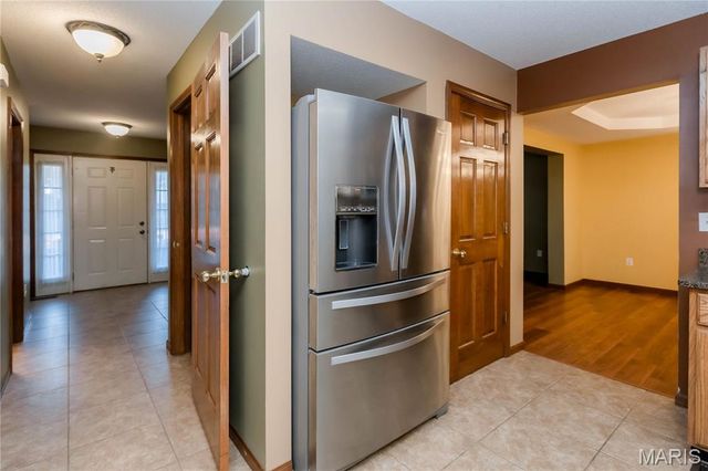 2703 Cabin Creek Court, Edwardsville, IL 62025