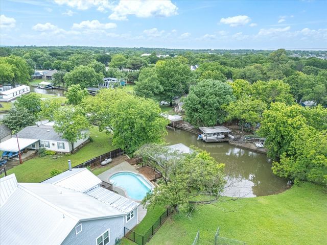 4404 W Fernwood Court, Granbury, TX 76049