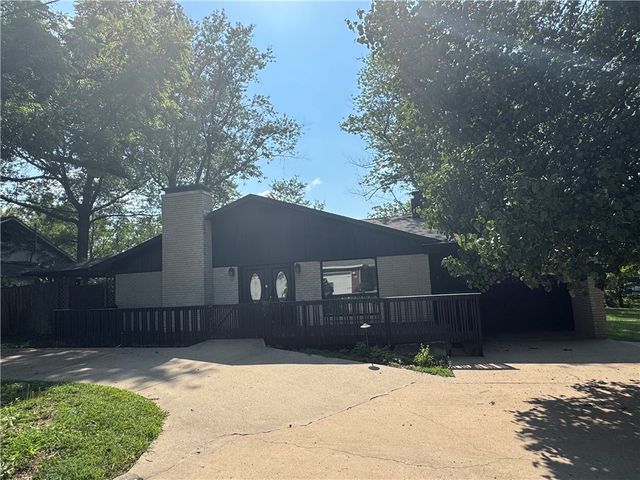 110 N Gunter Street, Siloam Springs, AR 72761