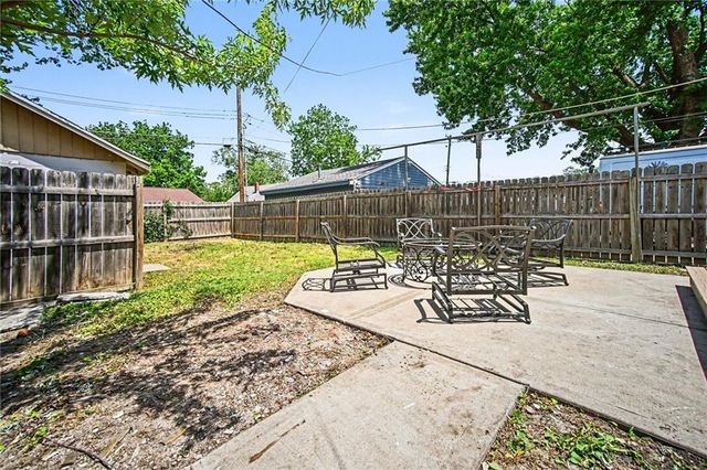 10526 E 9th Street S, Independence, MO 64053