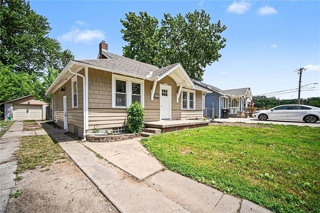 10526 E 9th Street S, Independence, MO 64053