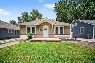 10526 E 9th Street S, Independence, MO 64053