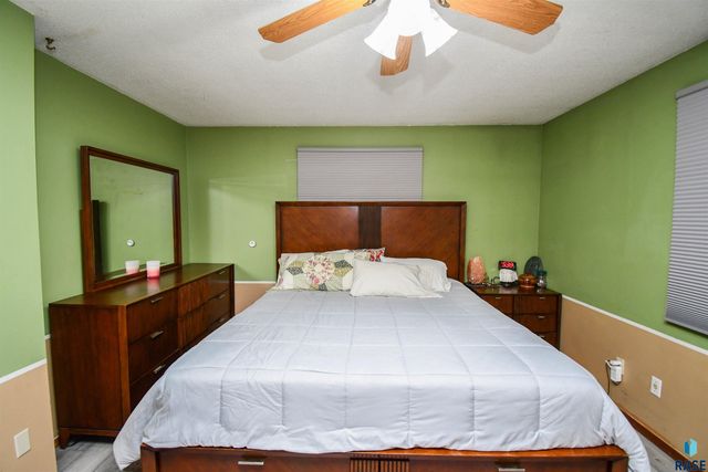 2004 E Madison St, Sioux Falls, SD 57103