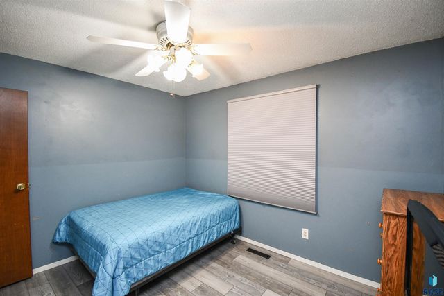 2004 E Madison St, Sioux Falls, SD 57103