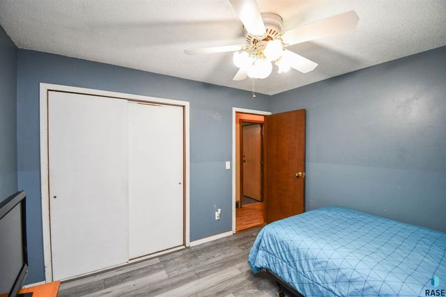 2004 E Madison St, Sioux Falls, SD 57103
