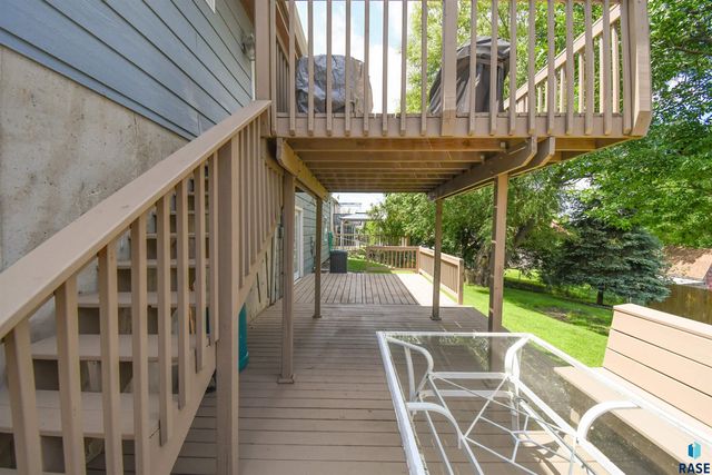 2004 E Madison St, Sioux Falls, SD 57103