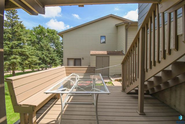 2004 E Madison St, Sioux Falls, SD 57103