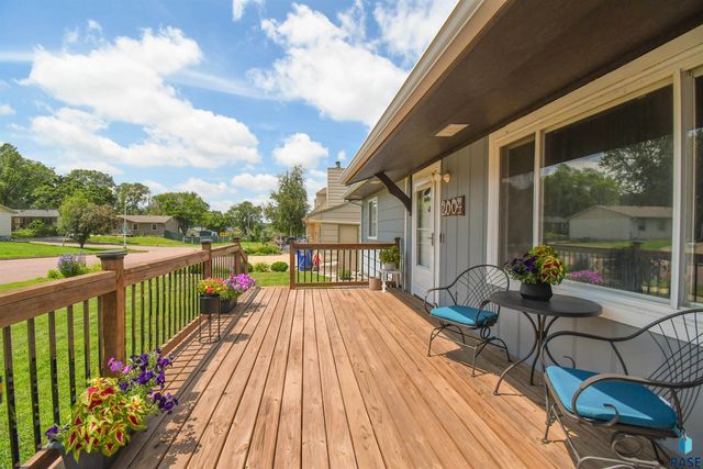 2004 E Madison St, Sioux Falls, SD 57103