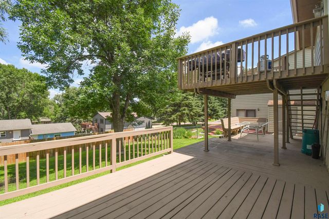 2004 E Madison St, Sioux Falls, SD 57103