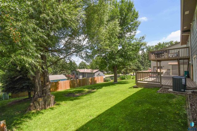 2004 E Madison St, Sioux Falls, SD 57103