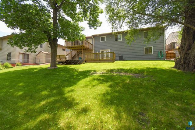 2004 E Madison St, Sioux Falls, SD 57103