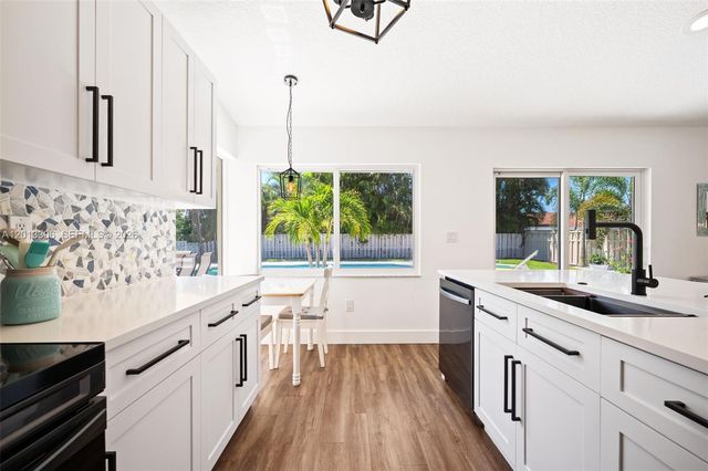 13750 Green Cove Pl, Davie, FL 33325