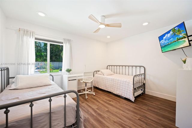 13750 Green Cove Pl, Davie, FL 33325