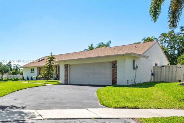 13750 Green Cove Pl, Davie, FL 33325