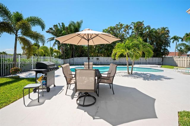 13750 Green Cove Pl, Davie, FL 33325