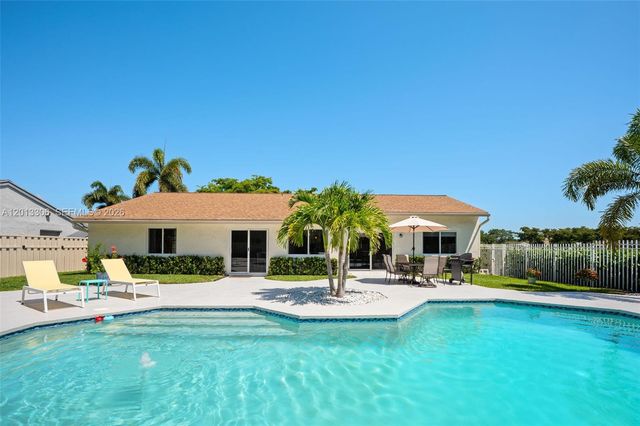 13750 Green Cove Pl, Davie, FL 33325