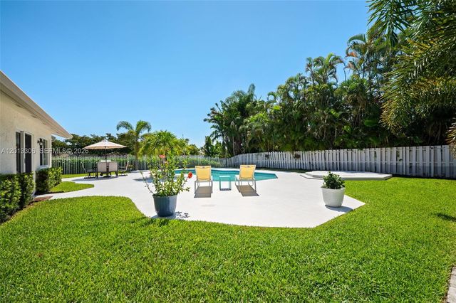 13750 Green Cove Pl, Davie, FL 33325