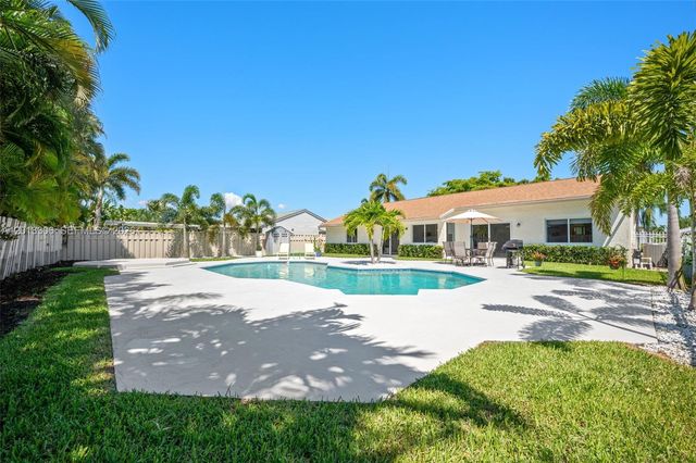 13750 Green Cove Pl, Davie, FL 33325