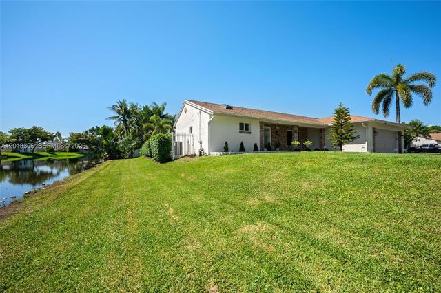 13750 Green Cove Pl, Davie, FL 33325