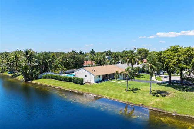 13750 Green Cove Pl, Davie, FL 33325