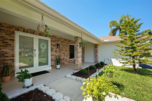 13750 Green Cove Pl, Davie, FL 33325