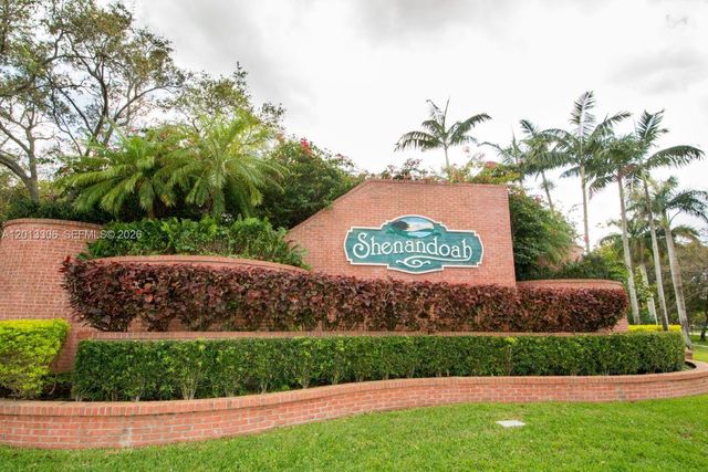 13750 Green Cove Pl, Davie, FL 33325