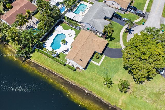 13750 Green Cove Pl, Davie, FL 33325