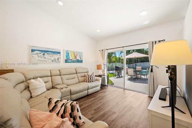 13750 Green Cove Pl, Davie, FL 33325